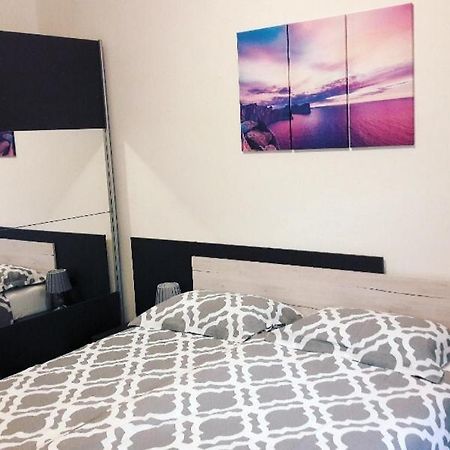 Apartment Nena Near The City Center With Free Parking プーラ エクステリア 写真