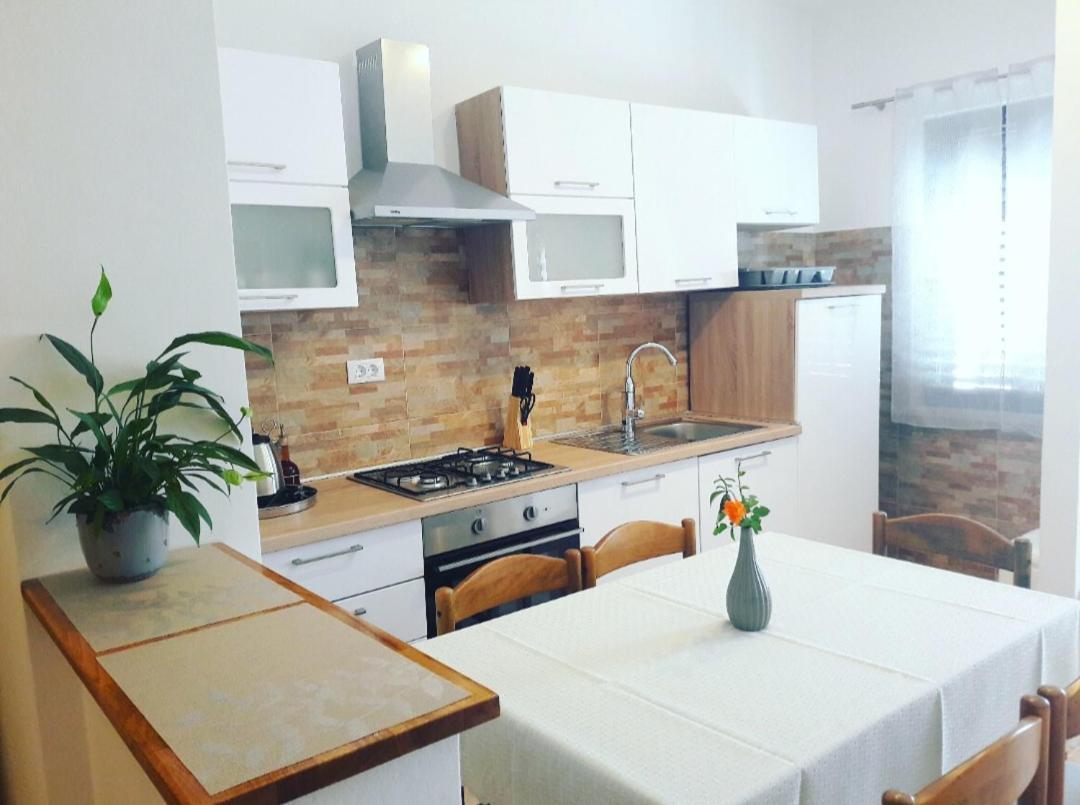Apartment Nena Near The City Center With Free Parking プーラ エクステリア 写真